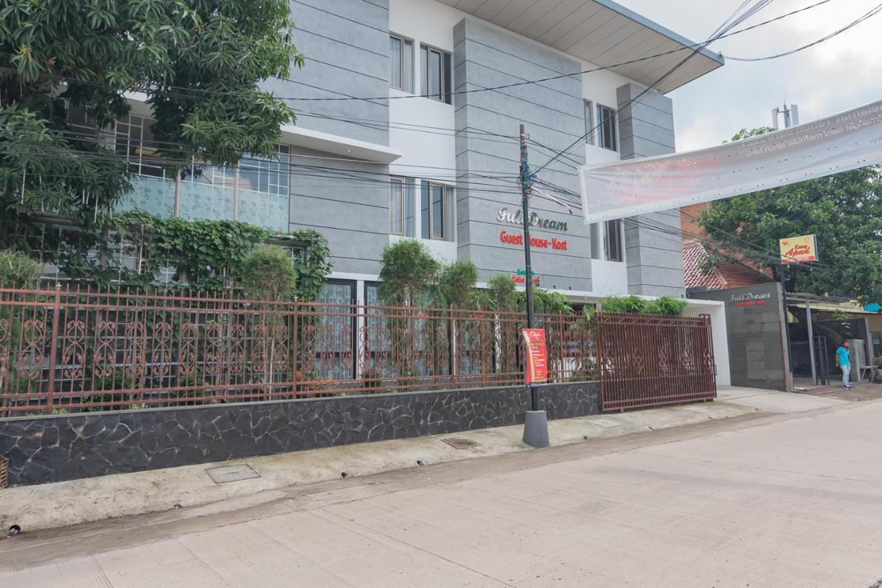 Reddoorz Plus @ Cirebon City Center Экстерьер фото