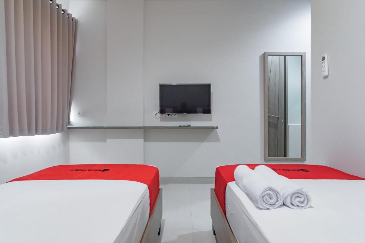 Reddoorz Plus @ Cirebon City Center Экстерьер фото