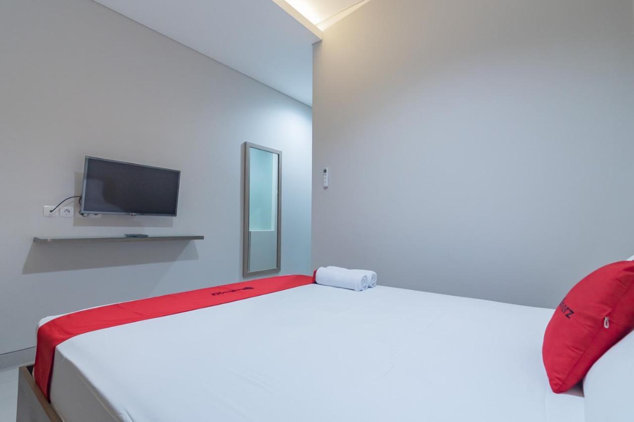 Reddoorz Plus @ Cirebon City Center Экстерьер фото