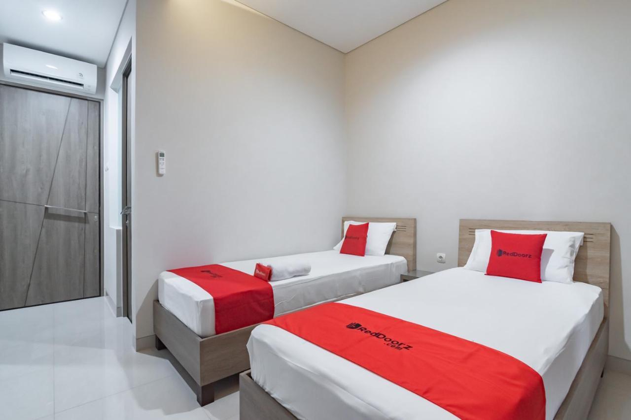 Reddoorz Plus @ Cirebon City Center Экстерьер фото