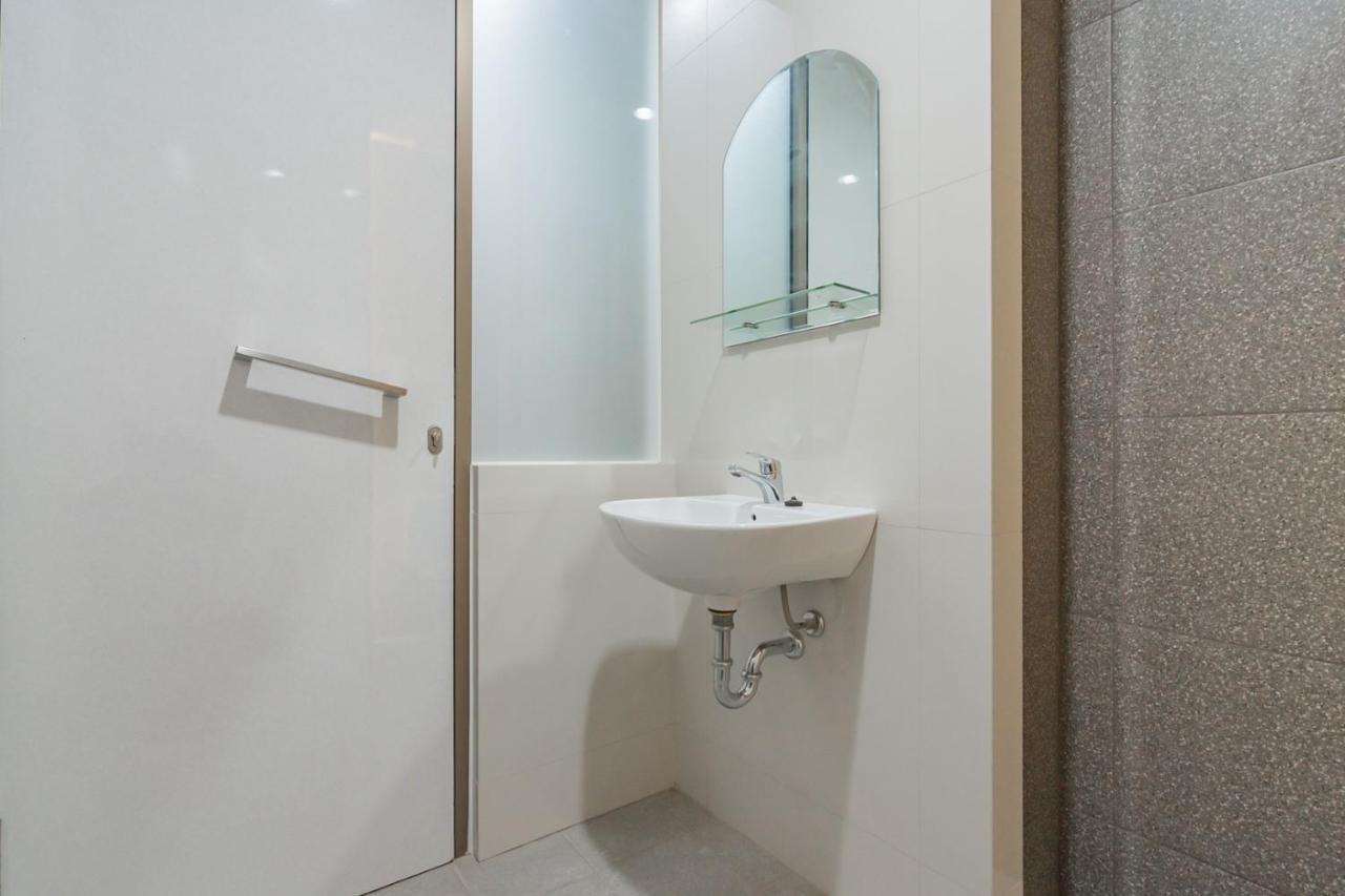 Reddoorz Plus @ Cirebon City Center Экстерьер фото