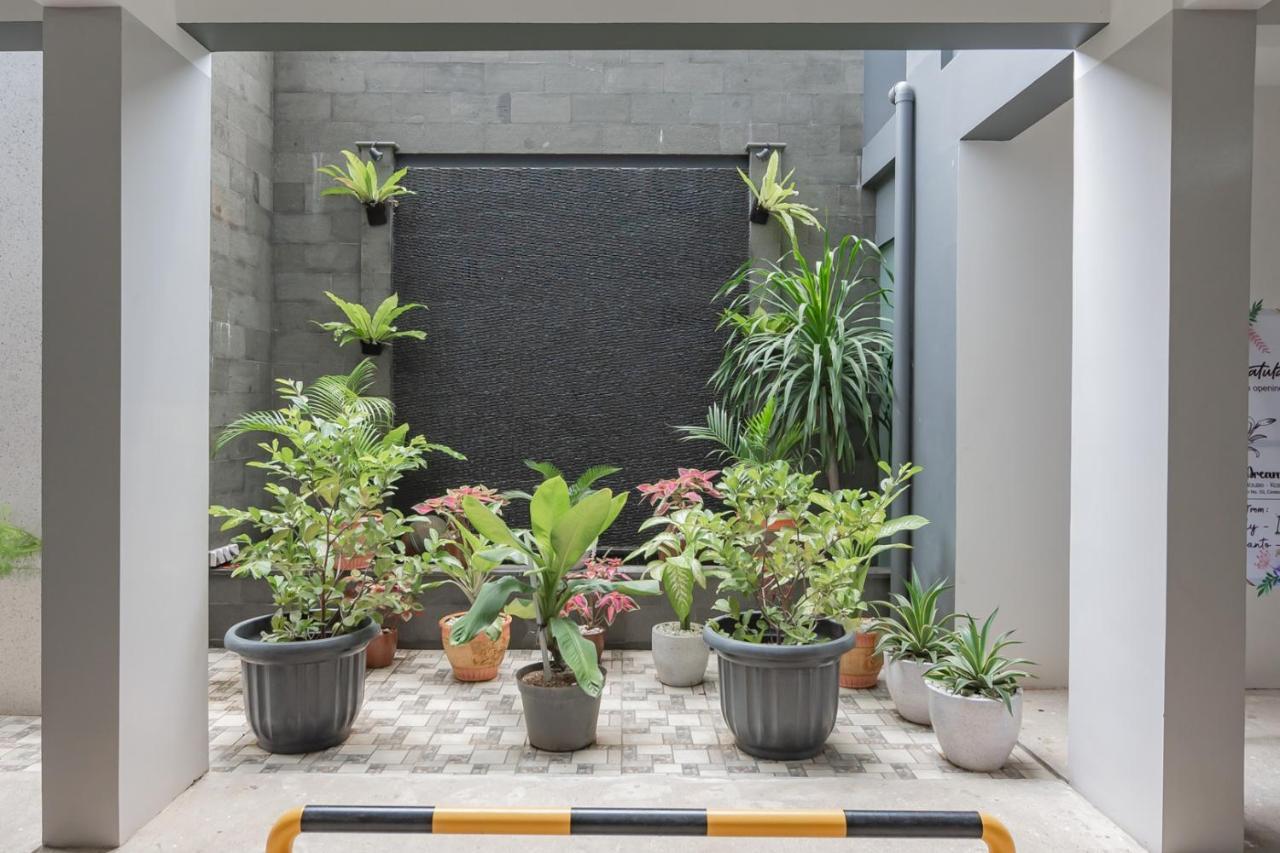 Reddoorz Plus @ Cirebon City Center Экстерьер фото