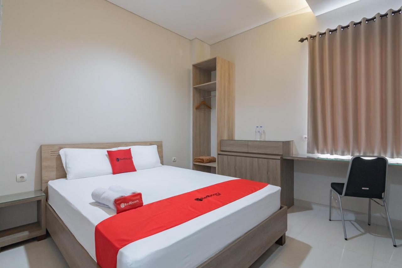 Reddoorz Plus @ Cirebon City Center Экстерьер фото