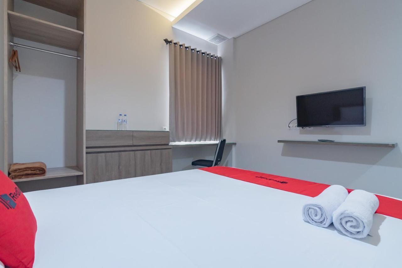 Reddoorz Plus @ Cirebon City Center Экстерьер фото